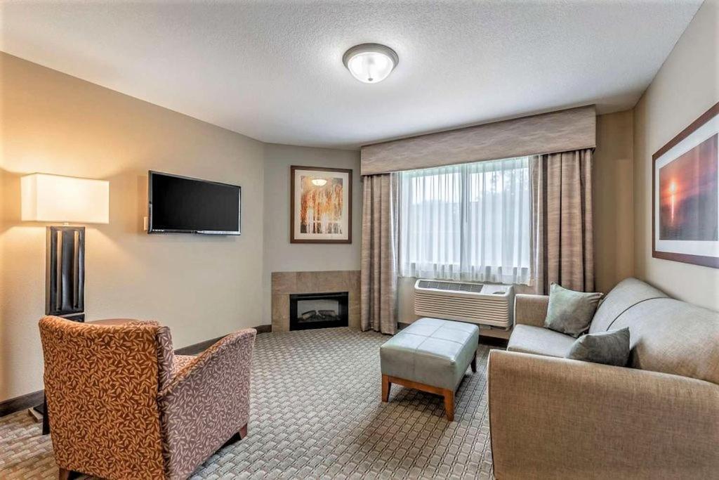 Amerivu Inn And Suites - Chisago City Luaran gambar