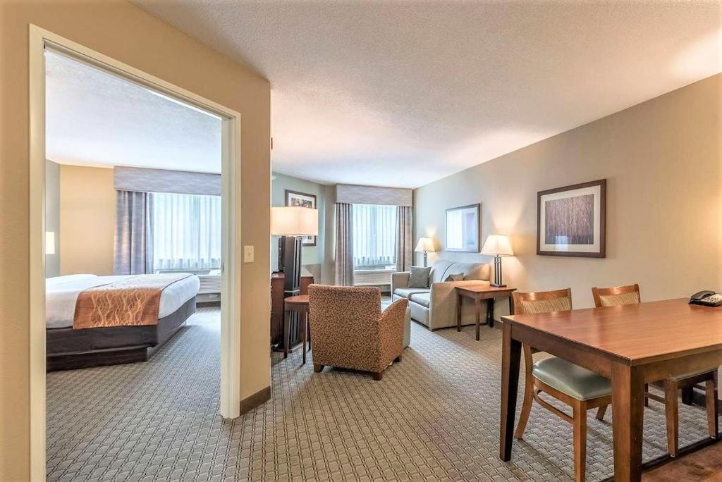 Amerivu Inn And Suites - Chisago City Luaran gambar