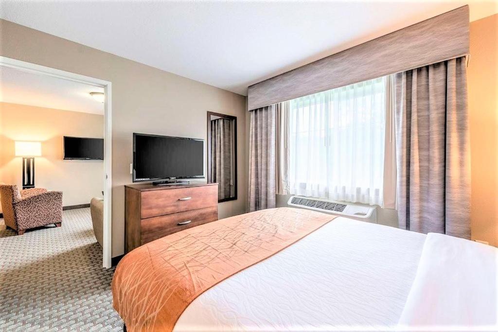 Amerivu Inn And Suites - Chisago City Luaran gambar