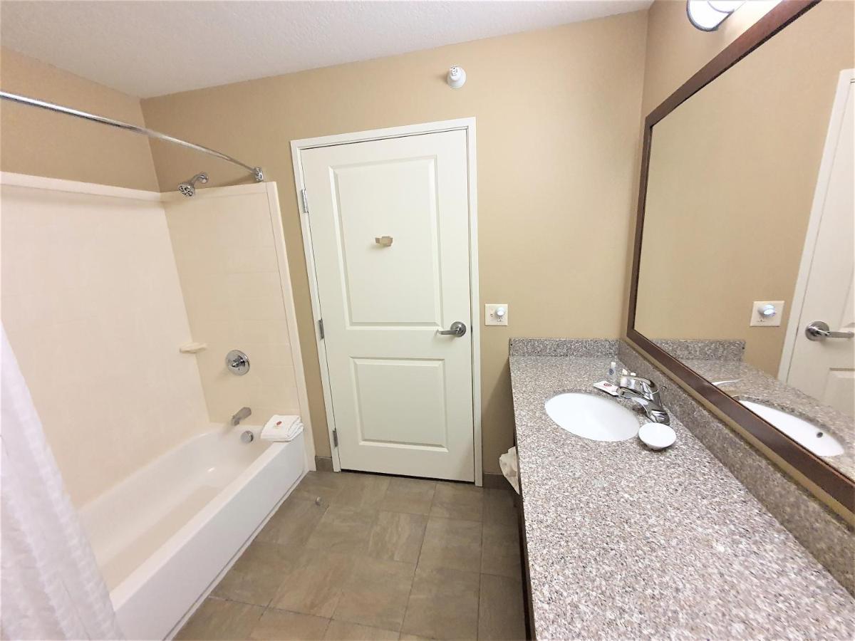 Amerivu Inn And Suites - Chisago City Luaran gambar