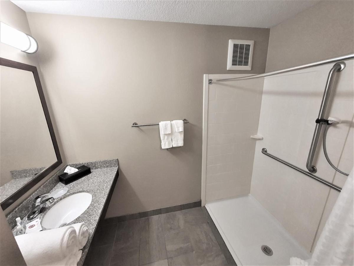 Amerivu Inn And Suites - Chisago City Luaran gambar
