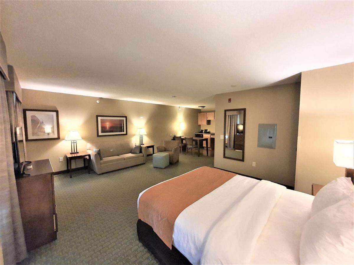 Amerivu Inn And Suites - Chisago City Luaran gambar
